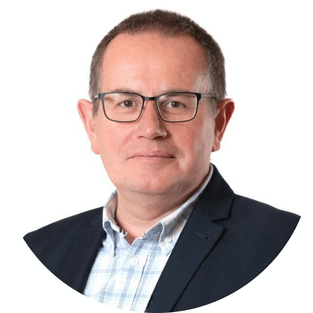 Headshot photo of Julian Beach